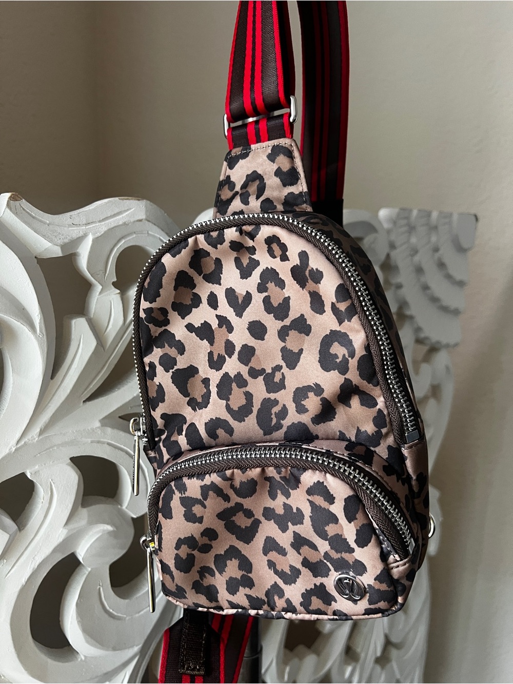 Lululemon | Everywhere Small Sling Bag 2L Leopard - Picture 3 of 9